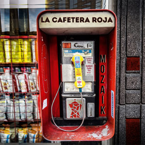 LA CAFETERA ROJA